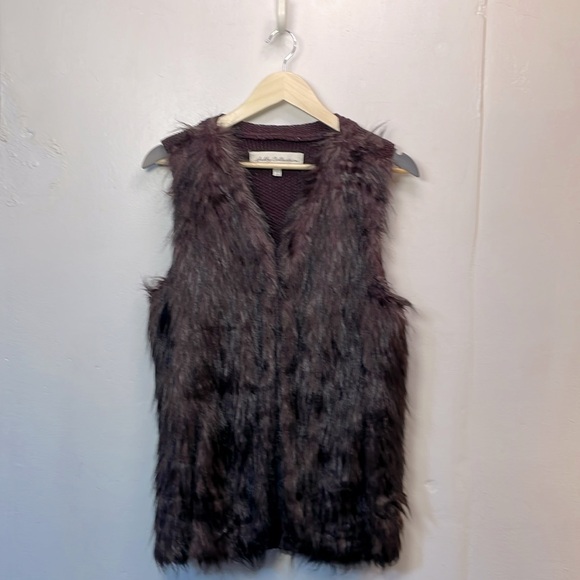 Sebby Jackets & Blazers - Sebby Collection Burgundy Faux Fur Front Vest -L- #0048